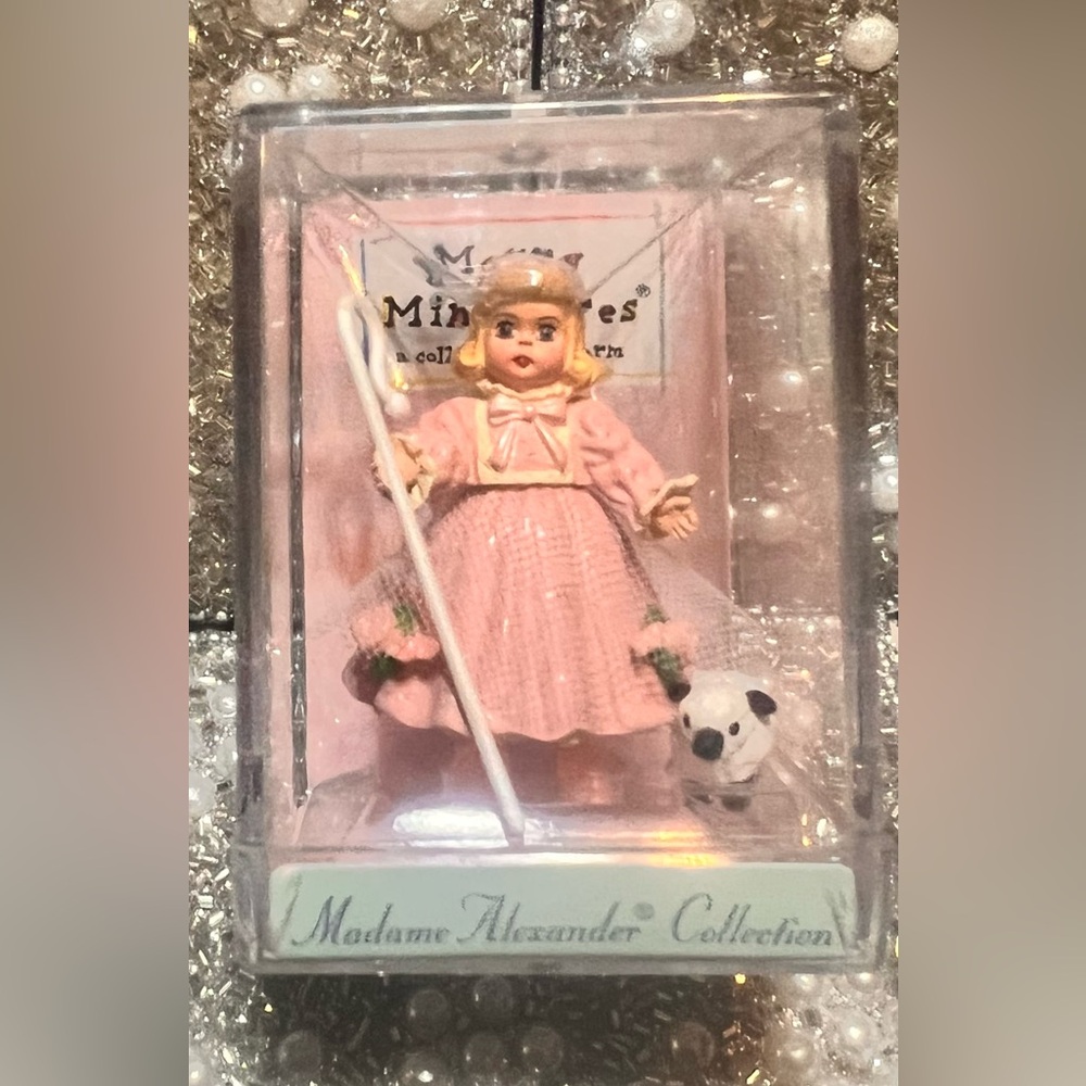 Hallmark Mary Had a Little Lamb Figurine
